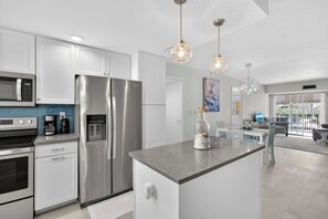 Fridge, microwave, stovetop, dishwasher