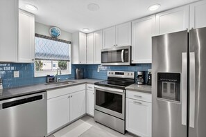 Fridge, microwave, stovetop, dishwasher