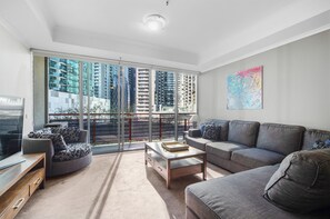 Smart TV - Southbank Sky Retreat by Ready Set Stay (Southbank)