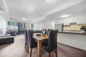 Dining - Southbank Sky Retreat by Ready Set Stay (Southbank)
