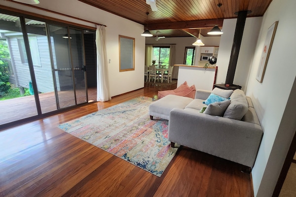 Een smart-tv en een open haard