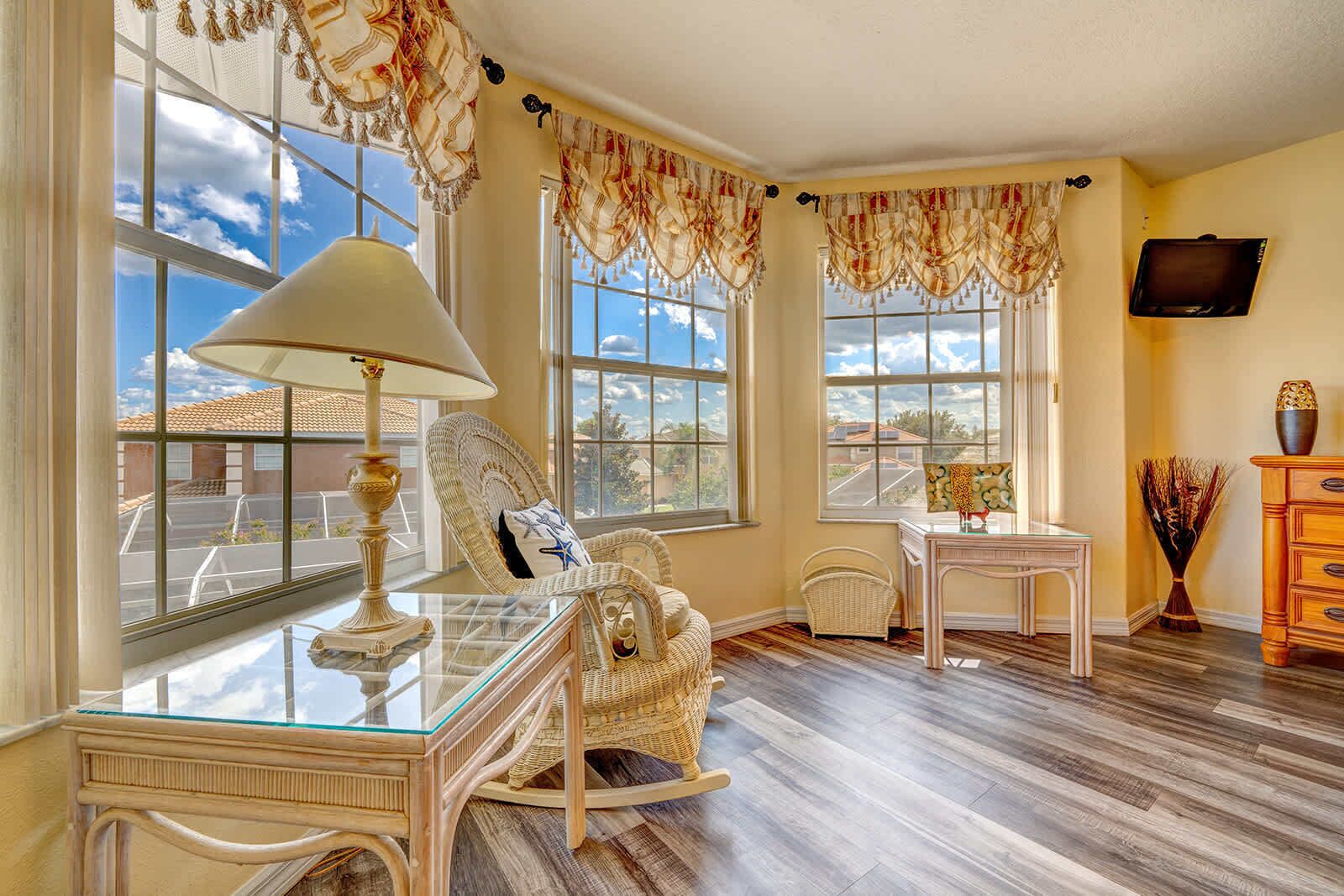 Televisión, oficina