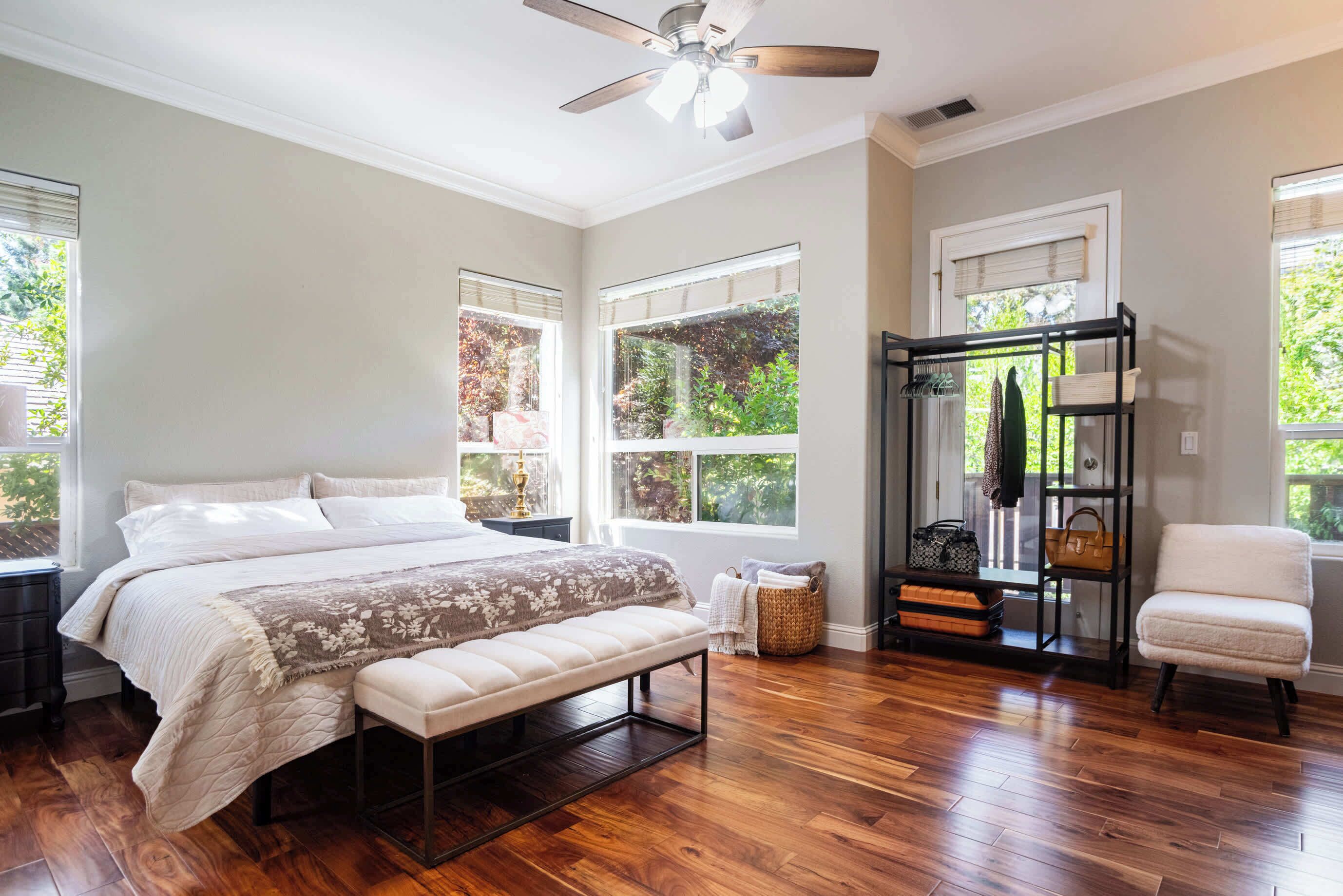 4 bedrooms, desk, iron/ironing board, WiFi