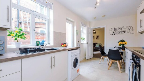 Unclassified image, 1 of 24, button - 274 Walthall Street (Crewe)