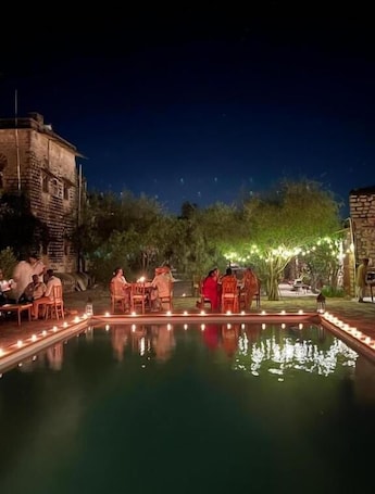 Outdoor pool. Chandelao Garh Hotel