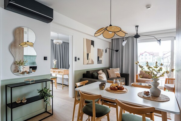 Appartement Prestige, cuisinette, au bord de la plage | Espace de travail pour ordinateurs portables, fer et planche Ă repasser