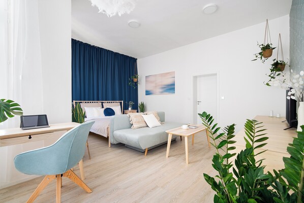 Deluxe Apartment | Desk, blackout curtains, free WiFi - Enjoy Downtown Boutique Apartments 13 by Goodnite cz (Brno)