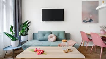 City Apartment | Desk, blackout drapes, free WiFi