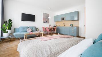 City Apartment | Desk, blackout drapes, free WiFi