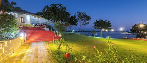 Mặt tiền nơi lưu trú