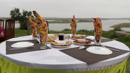 Daily buffet breakfast (INR 500 per person)