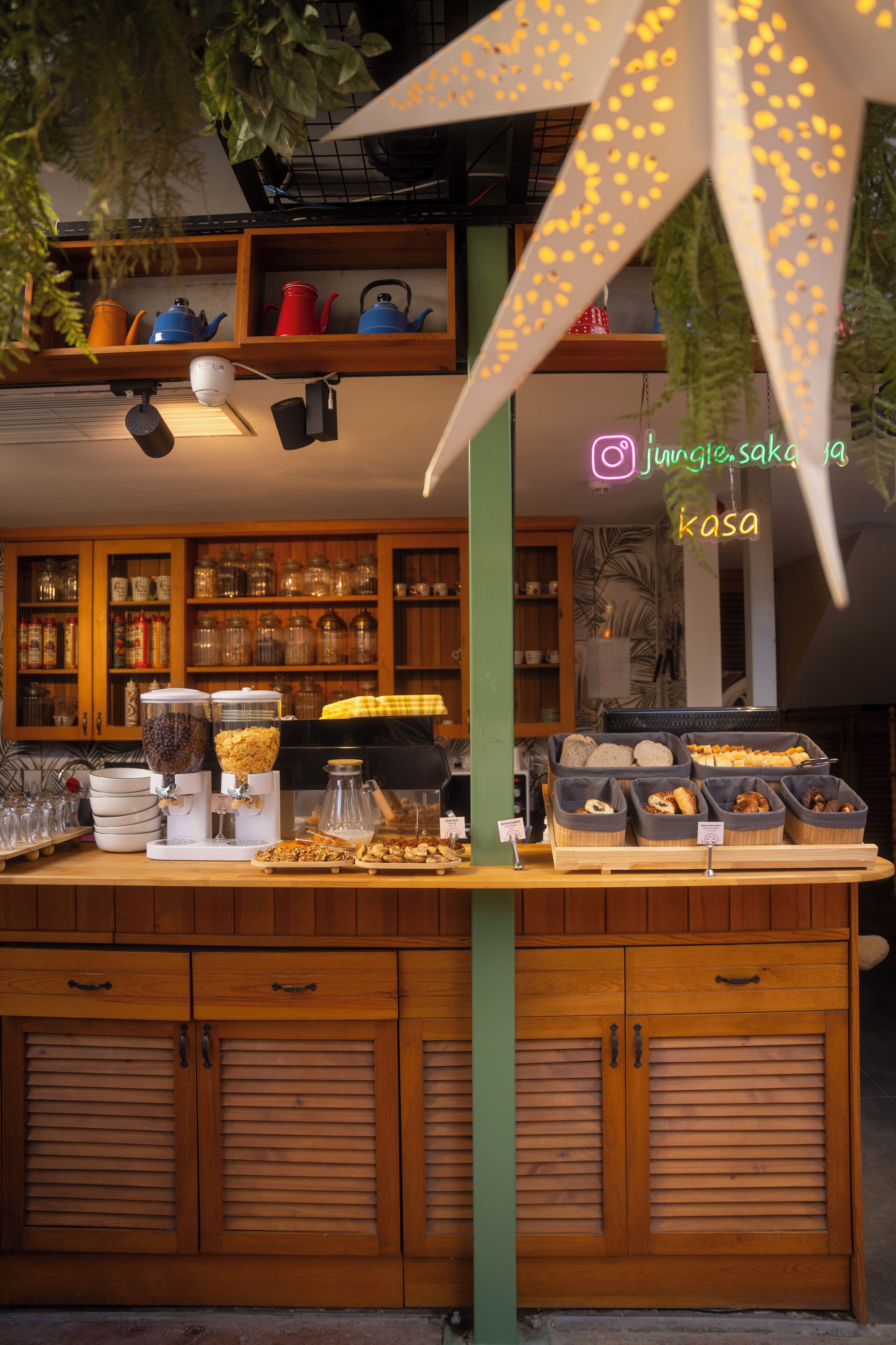 含平日吃到飽早餐