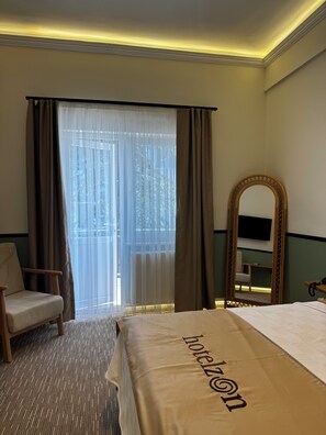 Quarto casal luxo, vista para a cidade | Roupas de cama premium, camas Select Comfort