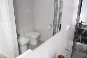 Double or Twin Room, Balcony | Bathroom