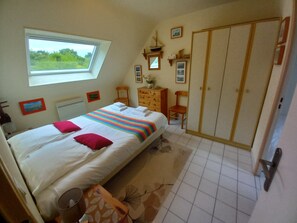 5 bedrooms, iron/ironing board, WiFi