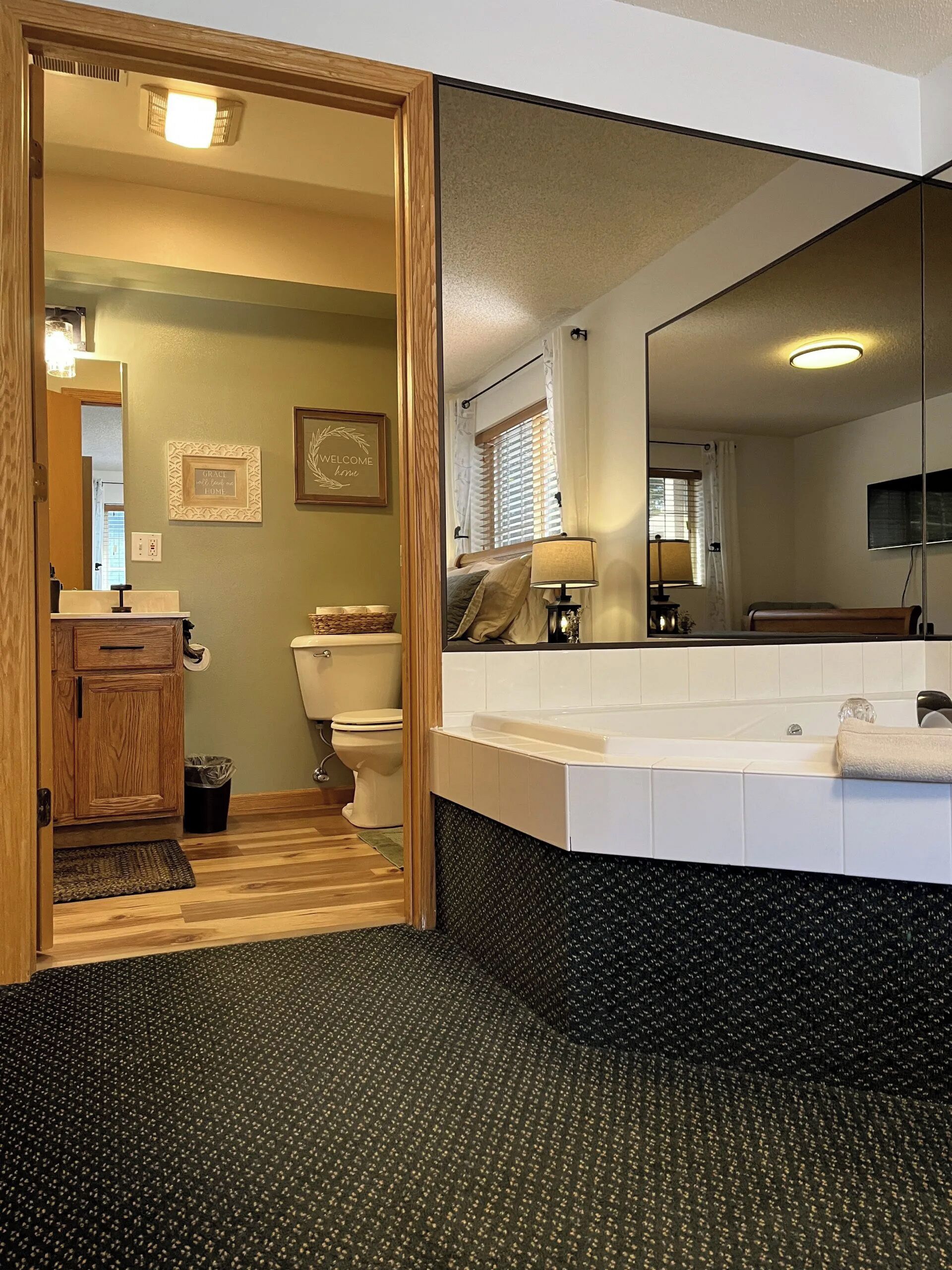 Shower, jetted tub, towels