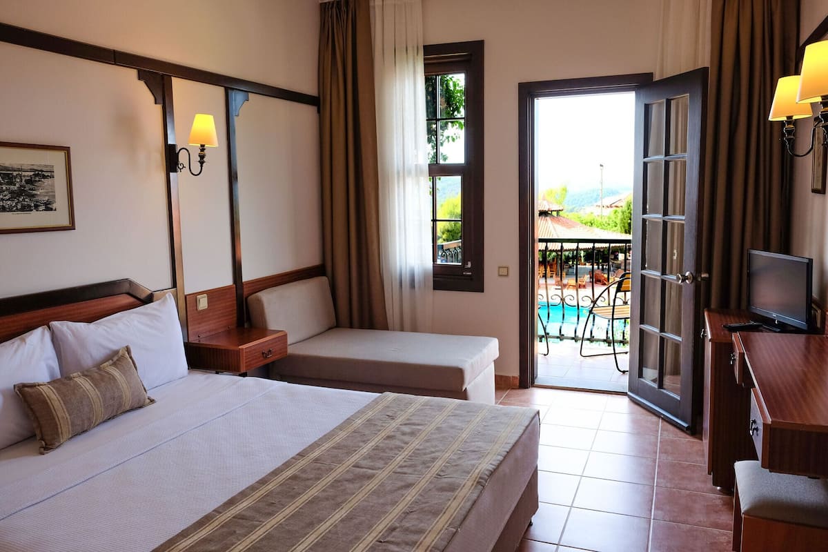 Double or Twin Room, Balcony, Mountain View | In-room safe, free cribs/infant beds, free WiFi, bed sheets