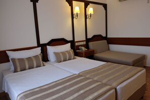 Kamar Double atau Twin Standar, balkon, pemandangan gunung | Minibar, brankas, Wi-Fi gratis, dan seprai linen