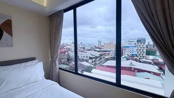 Deluxe Double Room, River View | Desk, free WiFi