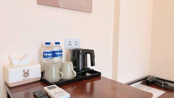 Standard Twin Room | Desk, free WiFi
