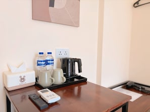 Habitación estándar con 2 camas individuales | Escritorio y wifi gratis