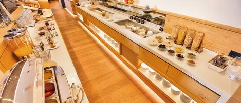 Free daily buffet breakfast