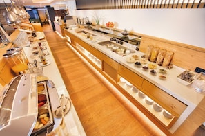 Free daily buffet breakfast