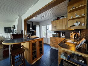 Refrigerador, microondas, horno, lavavajillas