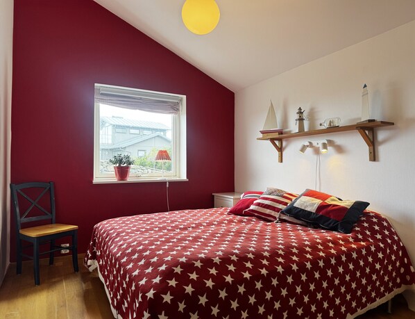 5 bedrooms, iron/ironing board, free WiFi