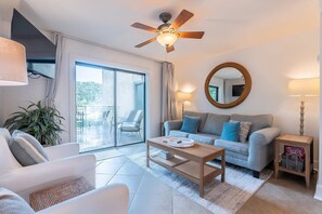 TV - Island Club Villa - Steps to Beach (Hilton Head Island)