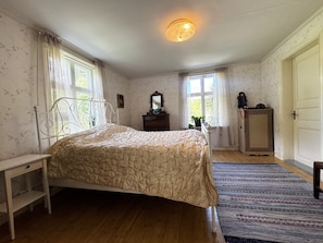 5 habitaciones, tabla de planchar con plancha y wifi gratis 