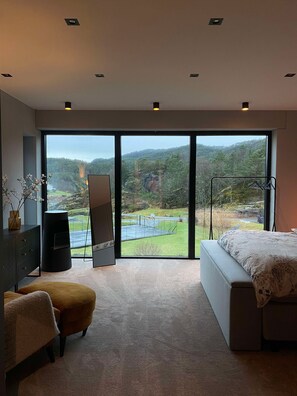 3 habitaciones, tabla de planchar con plancha, internet y ropa de cama 