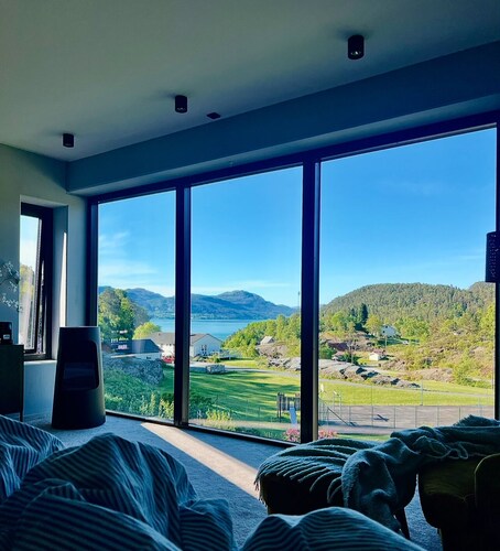 Beautiful 3-bedroom villa with sea view and fitness room for your dream vacation