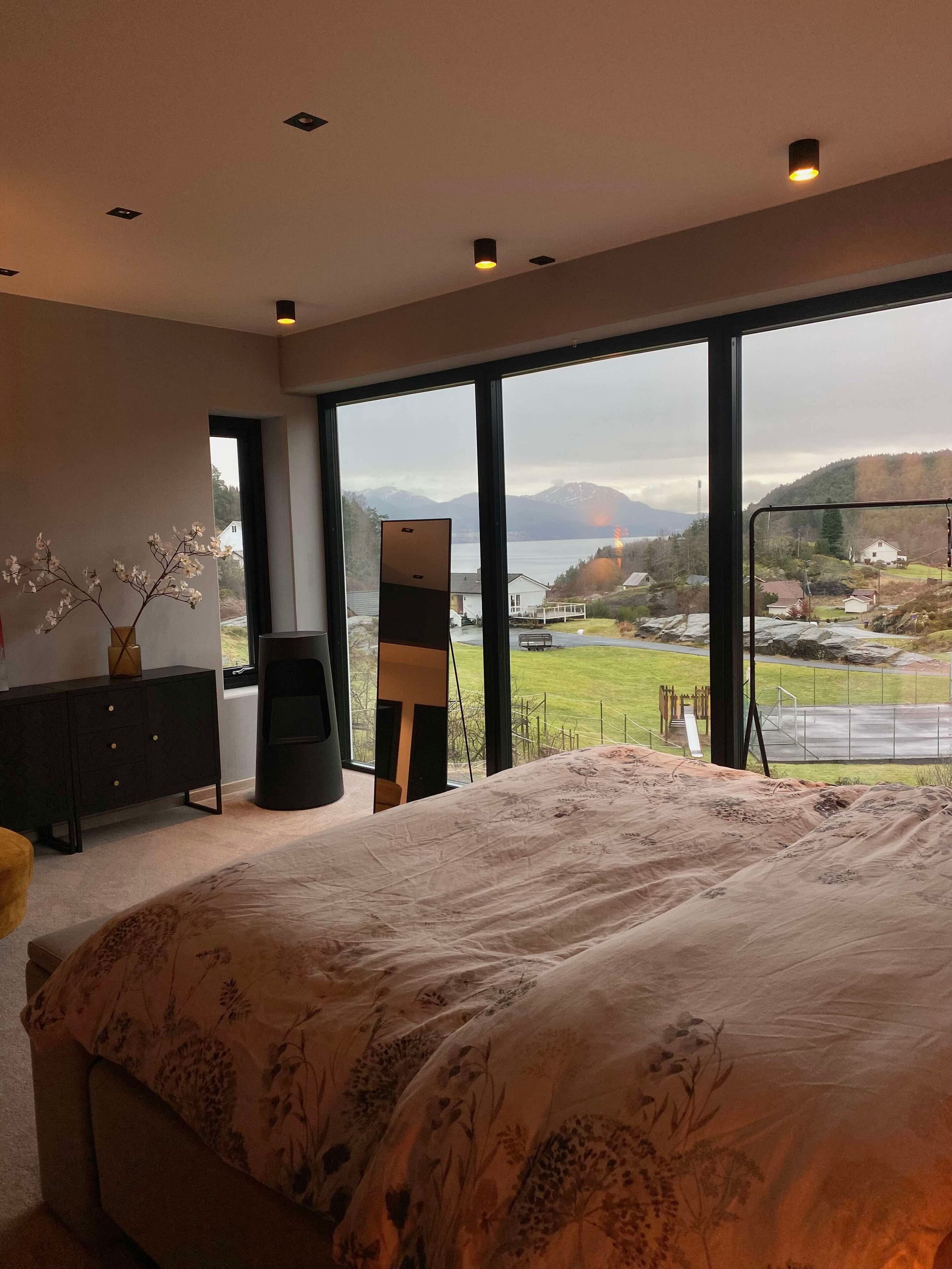 3 dormitorios, tabla de planchar con plancha, Internet y ropa de cama