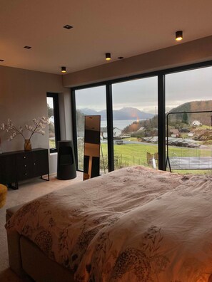 3 slaapkamers, een strijkplank/strijkijzer, internet, beddengoed