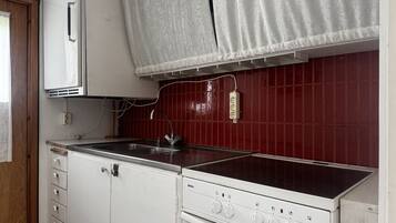 Fridge, microwave, oven, coffee/tea maker