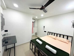 Quarto casal sênior | Wi-Fi de cortesia, roupa de cama