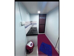 Shower, free toiletries, towels, soap
