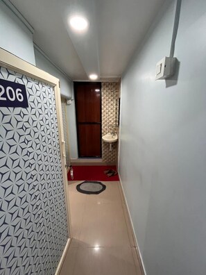 Standard Triple Room | Bathroom | Shower, free toiletries, towels, soap