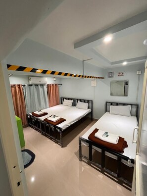 Triple Room | Free WiFi, bed sheets - Mama Lodging and Boarding (Margao)