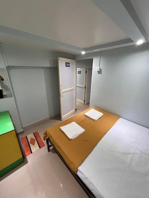 Basic Double Room | Free WiFi, bed sheets