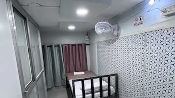 基础单人房 | 免费 WiFi、床单
