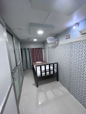 Basic Single Room | Free WiFi, bed sheets