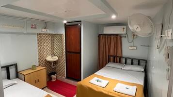 Basic Triple Room | Free WiFi, bed sheets