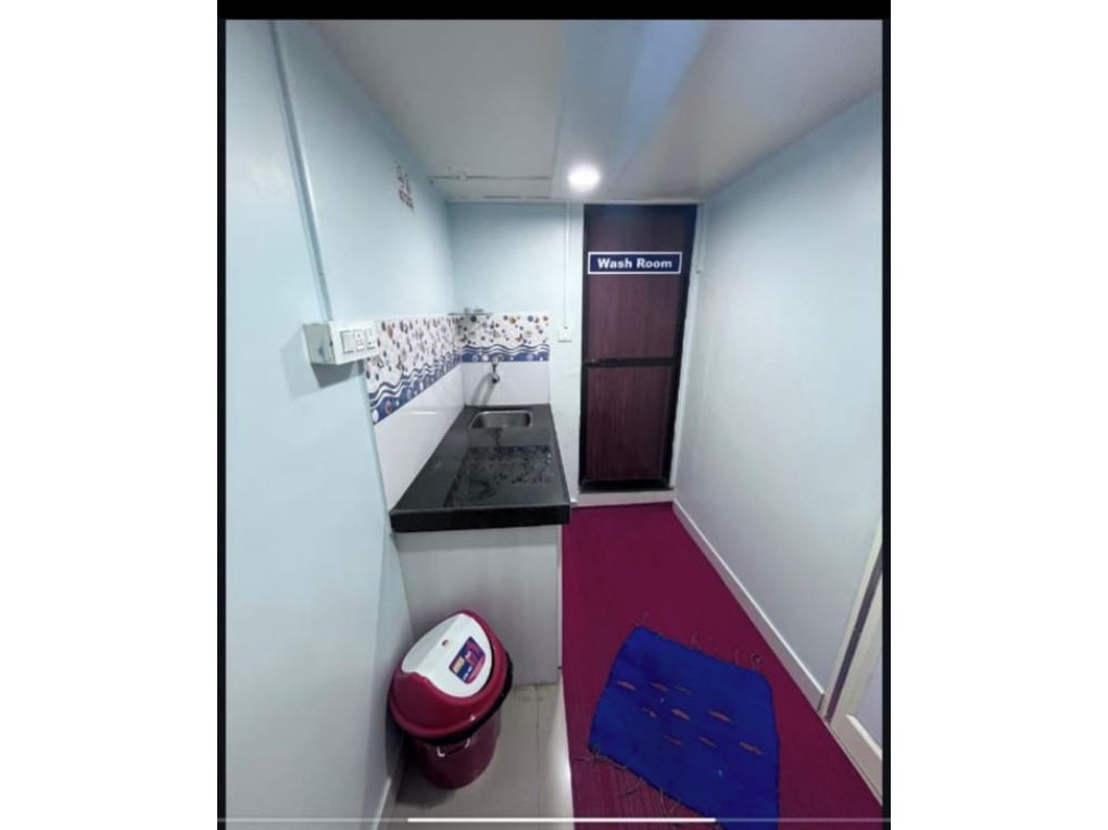 Dusche, kostenlose Toilettenartikel, Handtücher, Seife