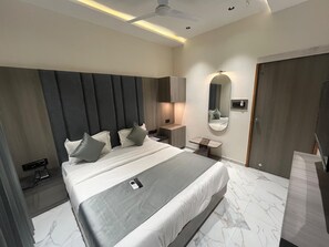 Doppelzimmer, Stadtblick | Zimmersafe, kostenloses WLAN