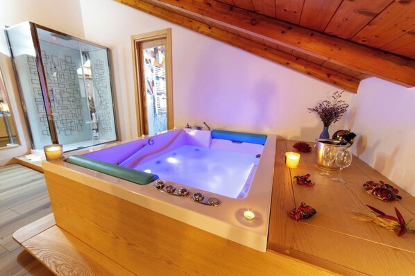 Deluxe suite, uitzicht op de stad | Verduisterende gordijnen, geluiddichte muren