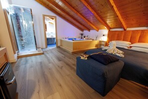 Deluxe Suite, City View | Blackout curtains, soundproofing, iron/ironing board, free WiFi