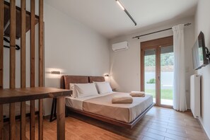 3 chambres, coffres-forts dans les chambres, fer et planche à repasser
