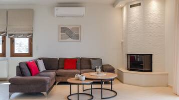 Villa, 3 Bedrooms, Private Pool, Sea View | Living room